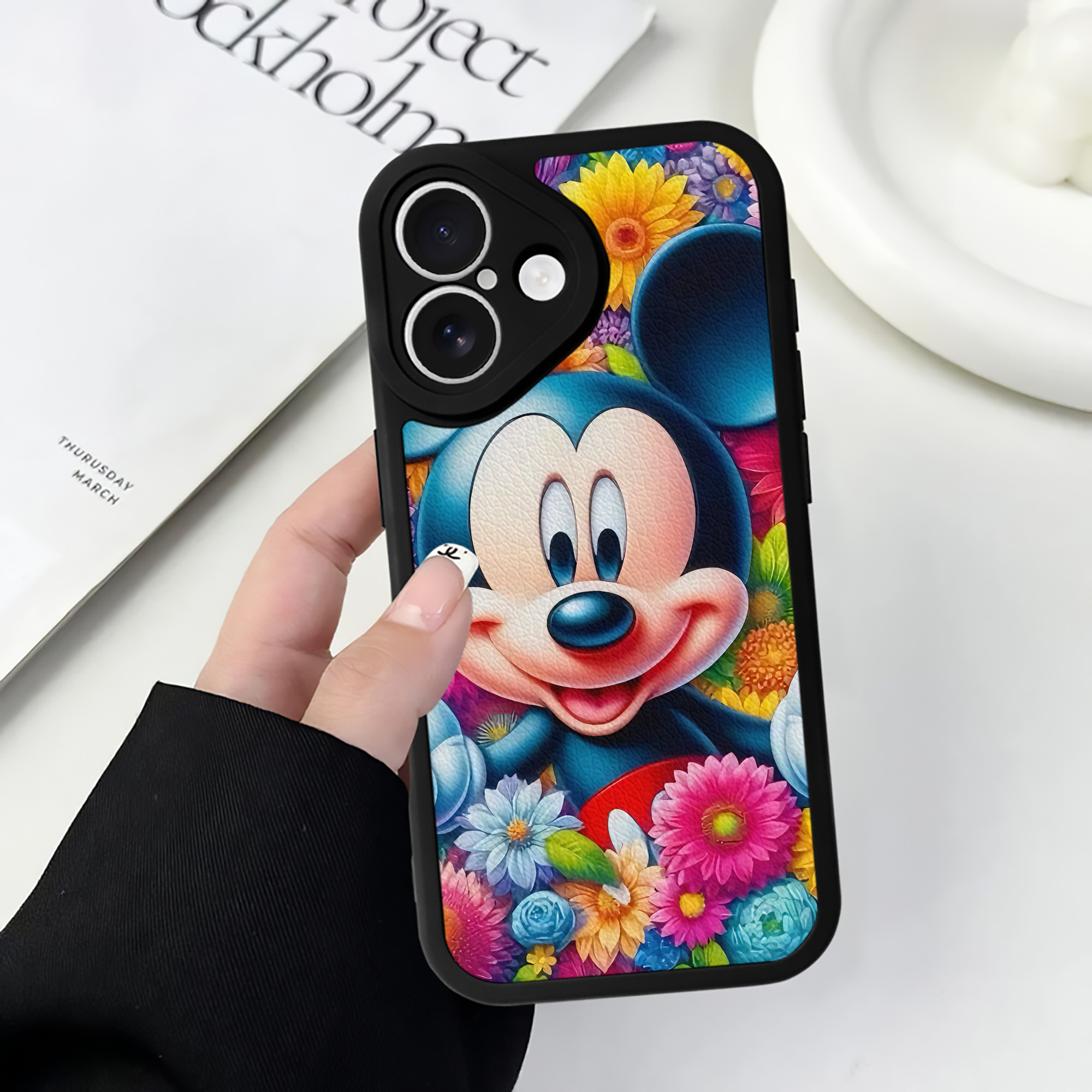（画像用） ミッキーマウス Mickey Mouse 【iPhone 16シリーズ対応】シリコンスマホケース（レザー調） 材質：シリコン
